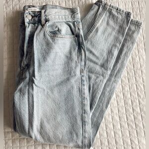 High Rise Mom Jeans 🔥 Must Have!